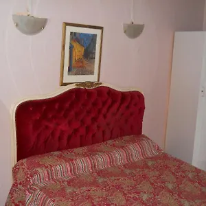 2* ホテル Le Petit Trianon